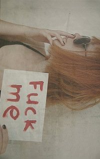 Аватар вконтакте Девушка с табличкой с надписью 'Fuck me' курит