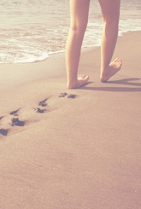 99px.ru аватар Ноги идут по пляжу