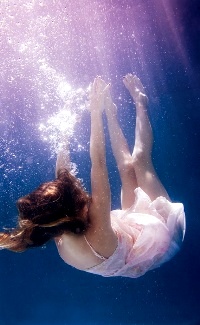 99px.ru аватар Девушка нырнула в воду