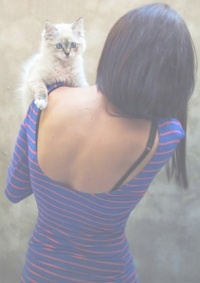 99px.ru аватар Девушка с котенком на руках
