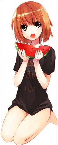 Аватар вконтакте Юи-тян из аниме K-ON ест арбуз