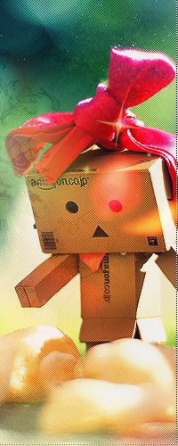 Аватар вконтакте Картонный человечек Данбо / Danbo с бантиком на голове и какая-то еда