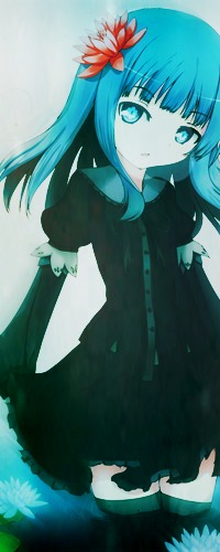 Аватар вконтакте Furude Rika / Фуруде Рика из аниме Когда плачут цикады / Higurashi No Naku Koro Ni с водяной лилией в волосах стоит в воде