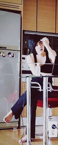 99px.ru аватар Ulzzang-модель Пак Тэ Чжун / Park Tae Jun сидит на кухне
