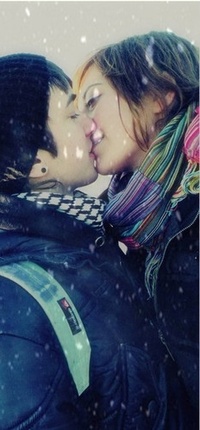99px.ru аватар Девушка с парнем целуются под снегом