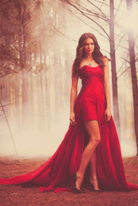 99px.ru аватар Нина Добрев / Nina Dobrev в красном платье в лесу
