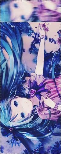 Аватар вконтакте Мику Хацунэ / Miku Hatsune из вокалойд / vocaloid в слезах и с грустной улыбкой лежит в воде в цветах, в руке у нее лепестки цветка