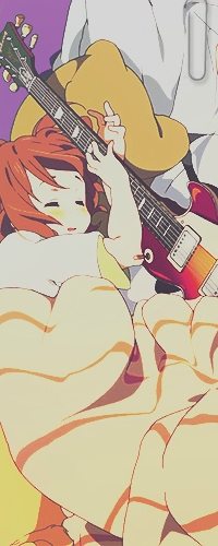 Аватар вконтакте Hirasawa Yui / Юи Хирасава из аниме Легкая музыка / Клуб легкой музыки / Кей-Он! / K-On! спит в обнимку с гитарой