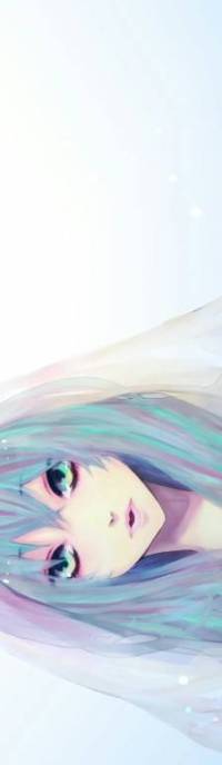 Аватар вконтакте Анимешная девушка с голубыми волосами и сиреневыми прядями в прозрачном капюшоне