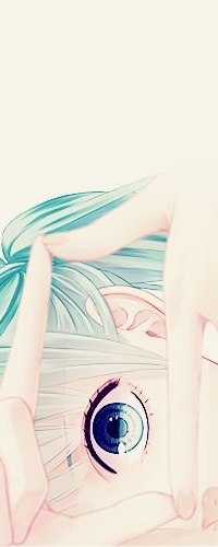 Аватар вконтакте Vocaloid Hatsune Miku / Вокалоид Хацунэ Мику смотрит сквозь окошко, сделанное пальцами