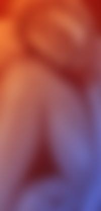 Аватар вконтакте Обнаженная девушка держит голову на колене, автор Christelle Dautreix-Aitsiali