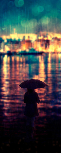 99px.ru аватар Девушка стоит с зонтиком в руках, под дождем, смотря на озеро, автор kokoszkaa