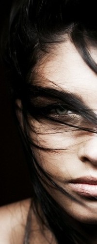 99px.ru аватар Девушка с зелеными глазами и развивающимися волосами