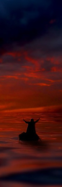 Аватар вконтакте Мужчина, распахнув руки в стороны, стоящий в лодке на море, провожает заходящее солнце на небе с темными тучами