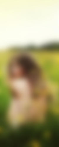 99px.ru аватар Обнаженная девушка сидит на зеленом поле, с растущими на нем желтыми цветами