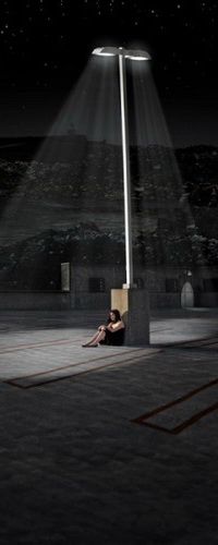 99px.ru аватар Одинокая девушка, сидящая под уличным фонарем, стоящим на брусчатой площади на фоне ночного неба