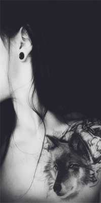 99px.ru аватар Девушка с татуировкой волка на плече