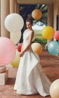 99px.ru аватар Девушка в свадебном платье посреди разноцветных воздушных шаров