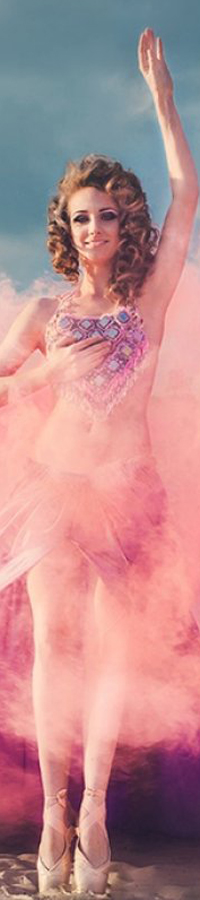 Аватар вконтакте Девушка в розовом дыму, фотограф ArtDanilova