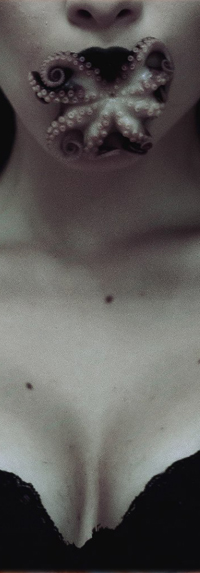 99px.ru аватар Готическая девушка, черные губы, грудь и осьминог