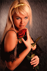 99px.ru аватар Девушка в диадеме с красной розой на фоне дождя