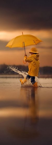 Аватар вконтакте Девочка с зонтом стоит в воде, ву Jake Olson Studios
