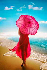 99px.ru аватар Девушка под красным летним зонтом идет по берегу моря, фотограф Илина Симеонова