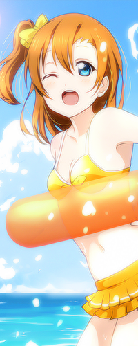 99px.ru аватар Хонока Косака / Honoka Kousaka из аниме Love Live! в купальнике с надувным кругом, играется в воде
