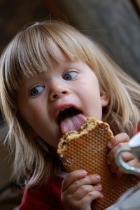 99px.ru аватар Девочка кушает мороженое