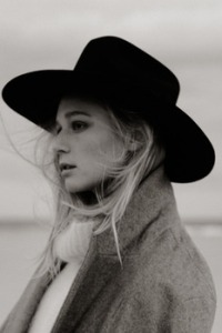 Аватар вконтакте Клаудия Пладевалли / Claudia Pladevall в шляпеhttp://weheartit. com / claudiaplade