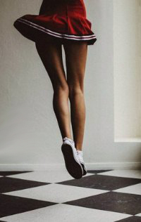 99px.ru аватар Стройные женские ножки в белых кедах
