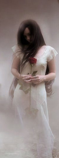 Аватар вконтакте Девушка в белом платье с красной розой в руке
