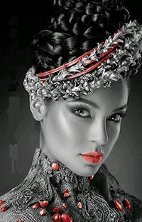 Аватар вконтакте Девушка с темными волосами, собранными в высокую прическу