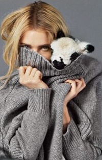 Аватар вконтакте Dree Hemingway / Дри Хемингуэй в сером свитере с пятнистым барашком, фотограф Bruce Weber / Брюс Вебер