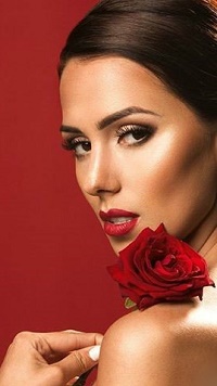99px.ru аватар Девушка с красной розой на плече
