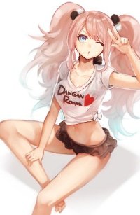 99px.ru аватар Джунко Эношима / Junko Enoshima из аниме Школа надежды и безнадежные школьники / Danganronpa: Kibou no Gakuen to Zetsubou no Koukousei в футболке с надписью Dangan Ronpa подмигивает и показывает два пальца, сидя на белом фоне