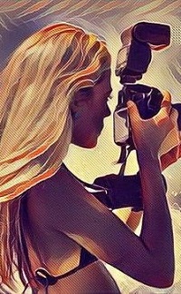 Аватар вконтакте Блондинка с фотоаппаратом