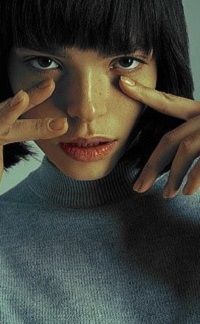 Аватар вконтакте Девушка держит руки на лице, фотограф Корнеев Виктор