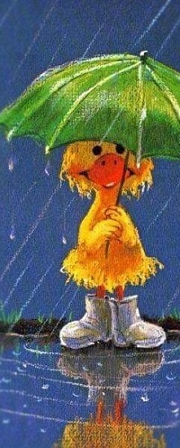 99px.ru аватар Уточка с зонтом стоит под дождем