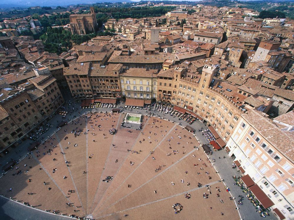 Обои для рабочего стола Aerial View of Piazza del Campo, Siena, Italy