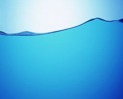 Обои на рабочий стол Вода вид сбоку