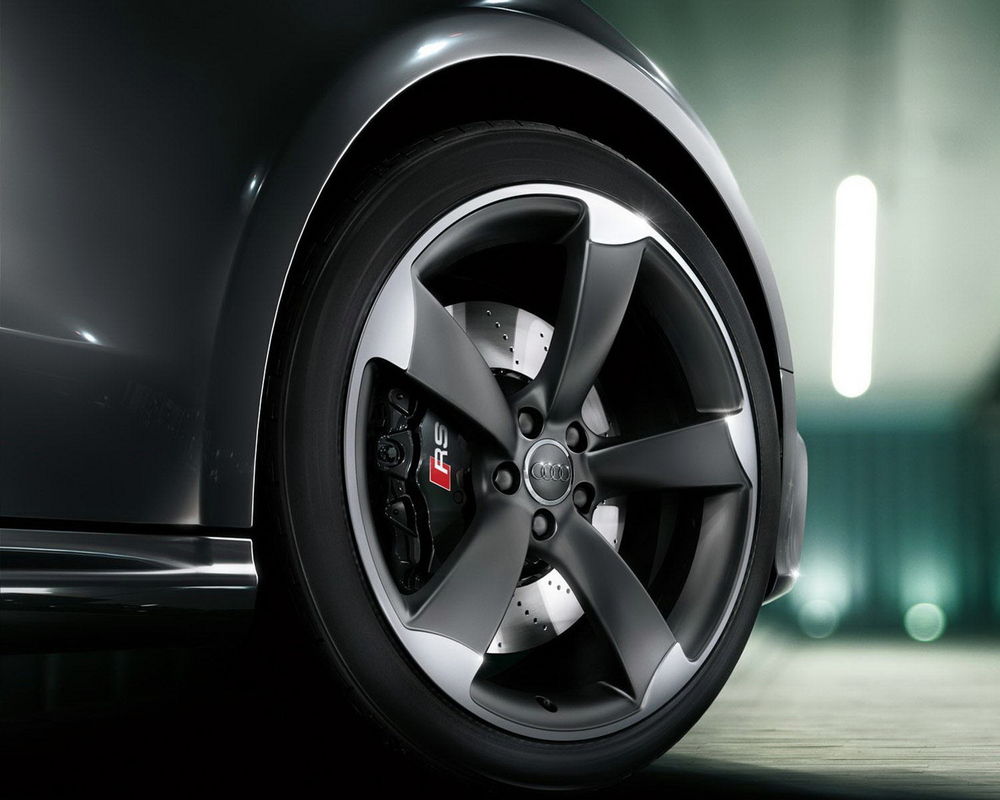 Обои для рабочего стола Колесо черного Audi RS / Ауди РС