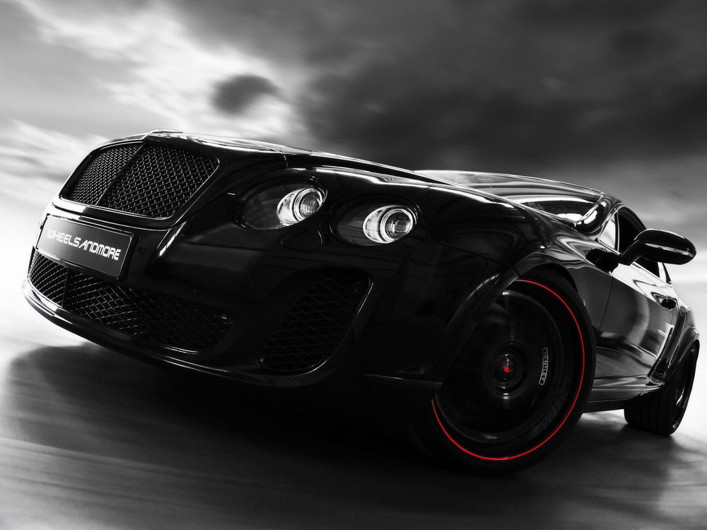 Обои для рабочего стола Черный автомобиль Bentley Continental Ultrarsports 702 / Бентли Континентал Ультрарспорт 702 на фоне облаков