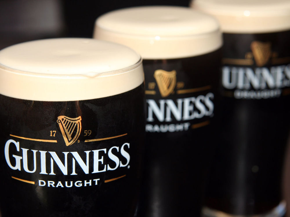 Обои для рабочего стола Guinness draught (1759)-в такую жару то что надо!