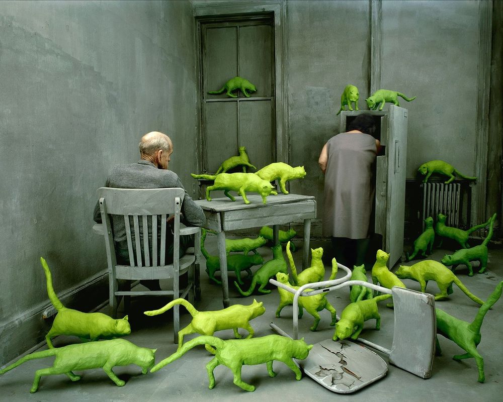 Обои для рабочего стола Зелёные..пластилиновые... кошки-страхи наступившей старости... Здесь и кошка по имени Одиночество, кошка - Тоска (найди её ..она зелёная...), кошка-Скряга.... Пустота....