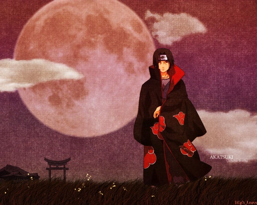 Обои на рабочий стол Itachi Uchiha в плаще Akatsuki стоит по среди поля на  фоне полной Луны из аниме Наруто / Naruto, обои для рабочего стола, скачать  обои, обои бесплатно