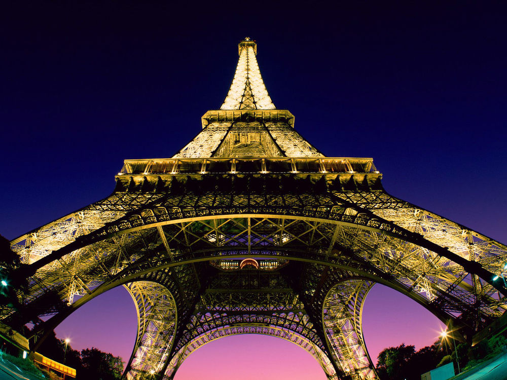 Обои для рабочего стола Beneath the Eiffel Tower, Paris, France