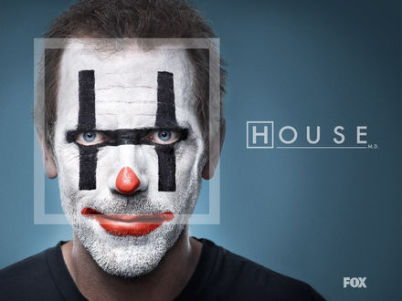 Обои на рабочий стол Хаус загримирован под клоуна в сериале «House M. D.» (House M. D.  Fox)