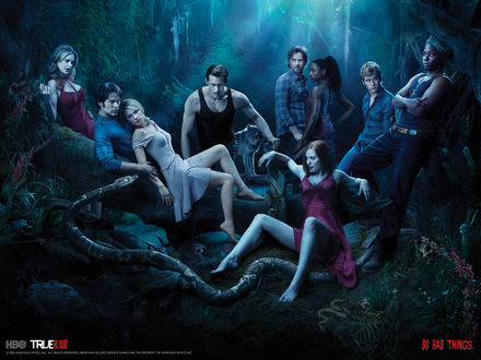 Обои на рабочий стол True blood (настоящая кровь) Do bad things. Сборище вампиров на привале.