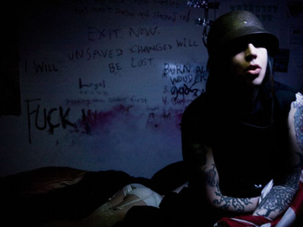 Обои на рабочий стол Marilyn Manson в каске